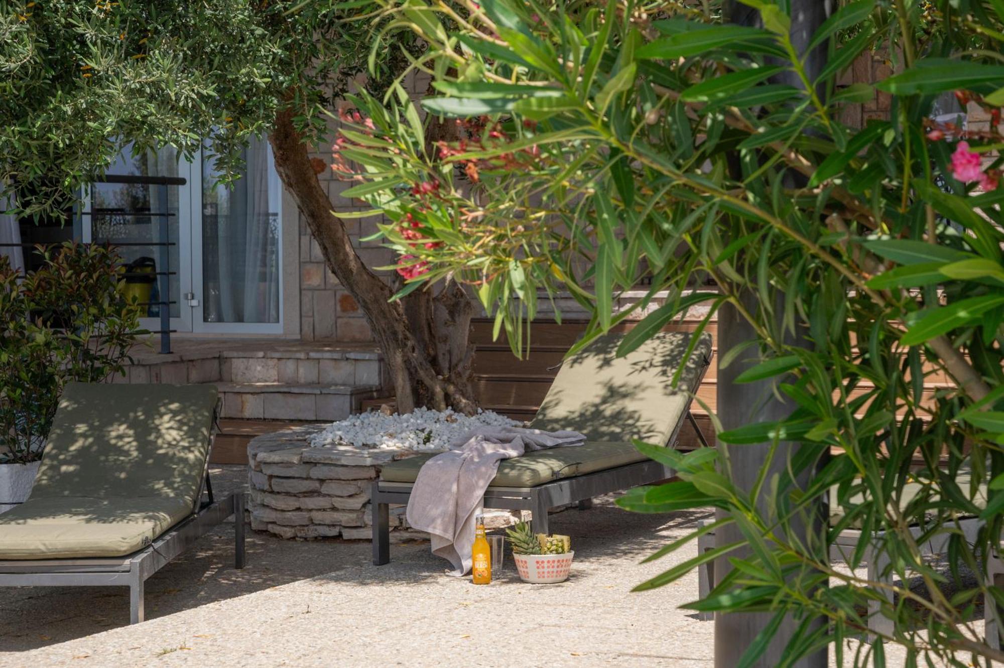 Villas Sole ボル エクステリア 写真